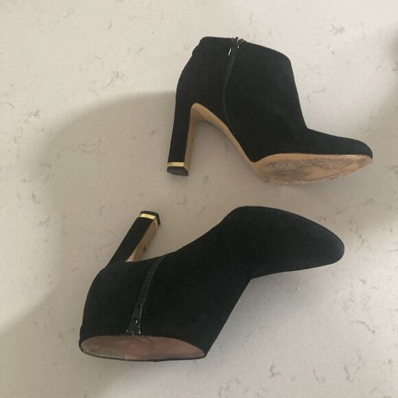 Kate Spade Aldaz Black Suede Gold Bow Ankle Boots Elegant 4” Heel Almond Toe 8.5 - Picture 4 of 10